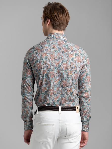 Camisa de hombre con estampado de hojas y cuello abotonado
