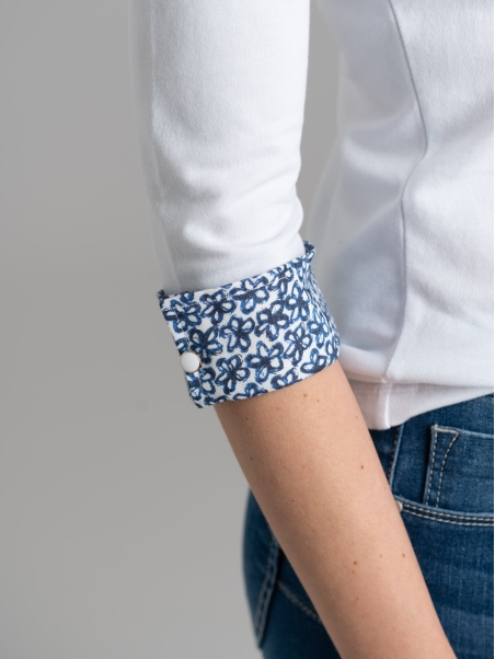 Polo de mujer de manga tres cuartos con inserciones estampadas