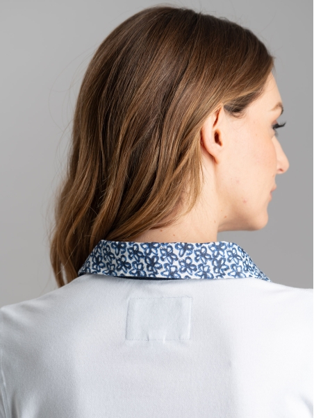 Polo de mujer de manga tres cuartos con inserciones estampadas