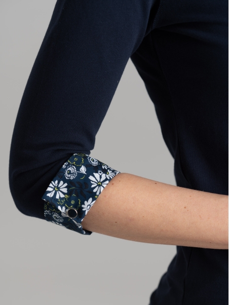 Polo de mujer de manga tres cuartos con inserciones estampadas