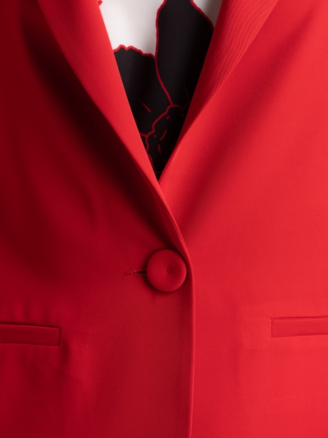 Chaqueta roja deconstruida de mujer con cuello chal 2