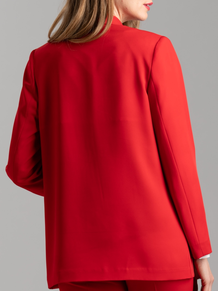 Chaqueta roja deconstruida de mujer con cuello chal