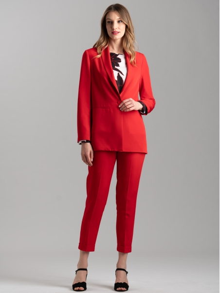Chaqueta roja deconstruida de mujer con cuello chal