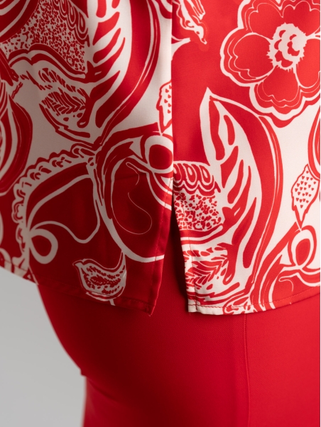Camisa floral de mujer con hombro caído y drapeado