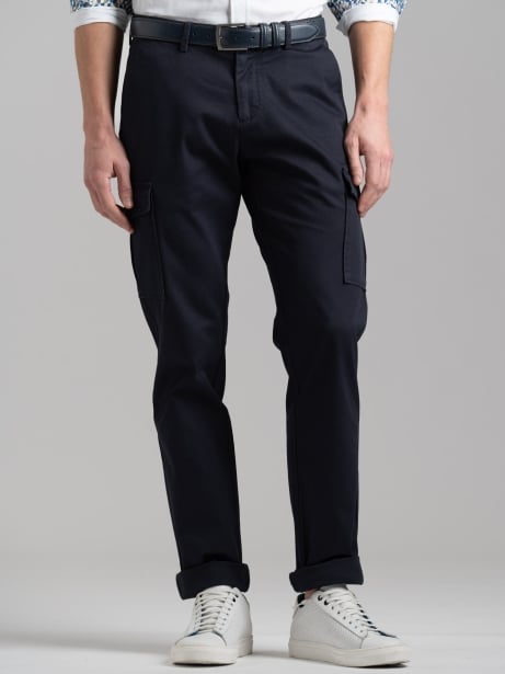 Pantalón cargo de hombre en tricot con detalles de sastrería