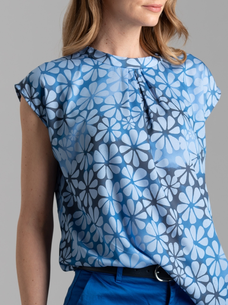 Camisa floral de mujer con cuello redondo y drapeado