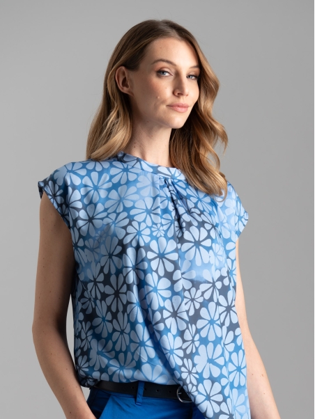 Camisa floral de mujer con cuello redondo y drapeado