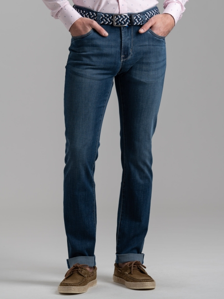 Vaqueros de 5 bolsillos para hombre en denim claro con detalles en contraste