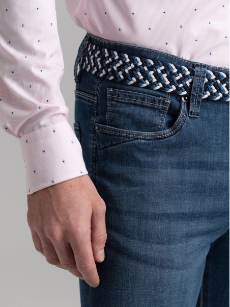 Vaqueros de 5 bolsillos para hombre en denim claro con detalles en contraste