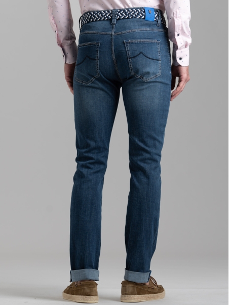 Vaqueros de 5 bolsillos para hombre en denim claro con detalles en contraste