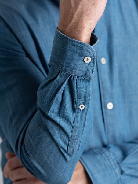 Camicia uomo in denim stone washed con collo semi francese