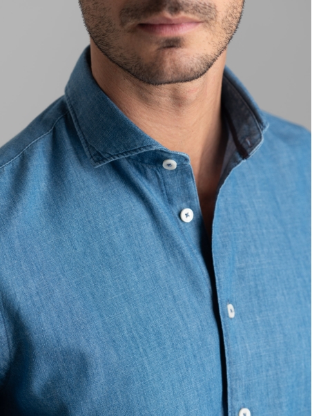 Camicia uomo in denim stone washed con collo semi francese