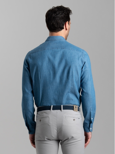 Camisa vaquera de hombre lavada a la piedra con cuello semifrancés