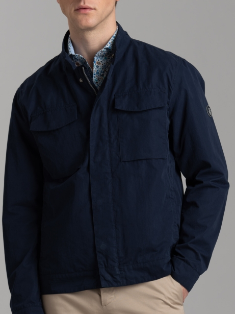 Chaqueta de nailon para hombre con bolsillos de parche