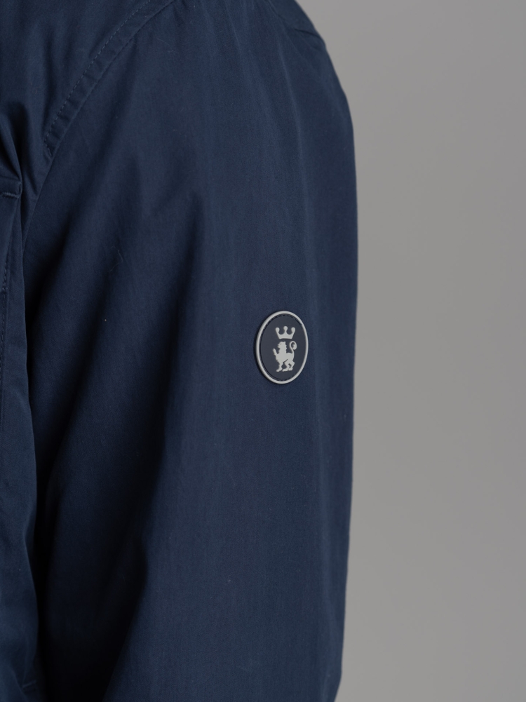 Chaqueta de nailon para hombre con bolsillos de parche