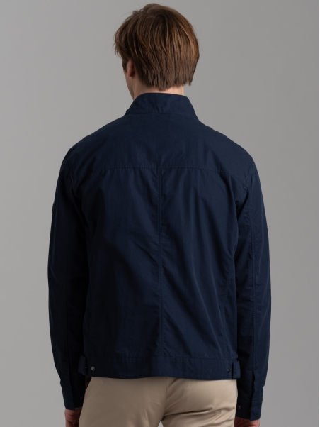 Chaqueta de nailon para hombre con bolsillos de parche