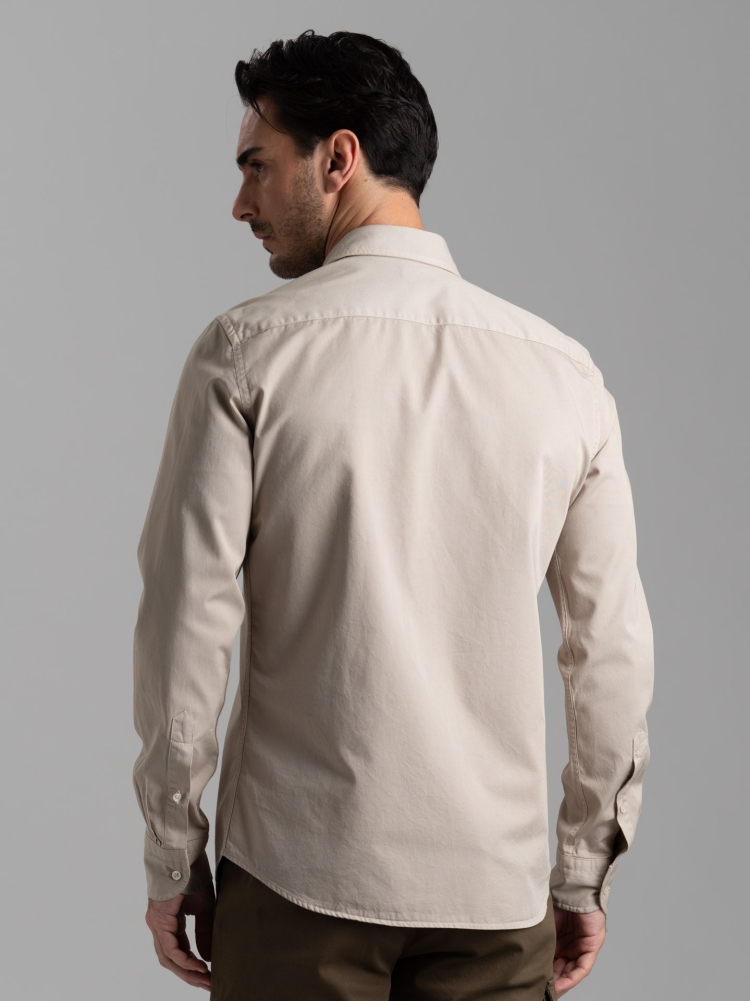 Camicia uomo slim in tessuto twill tinto capo