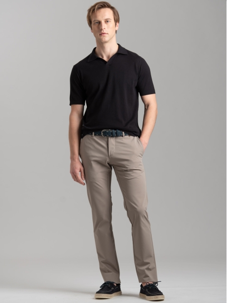 Polo uomo in maglia calata e collo Derby