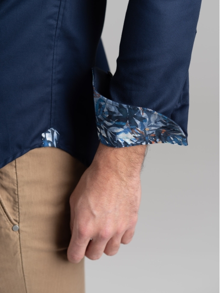 Camicia uomo blu armaturata con collo button down