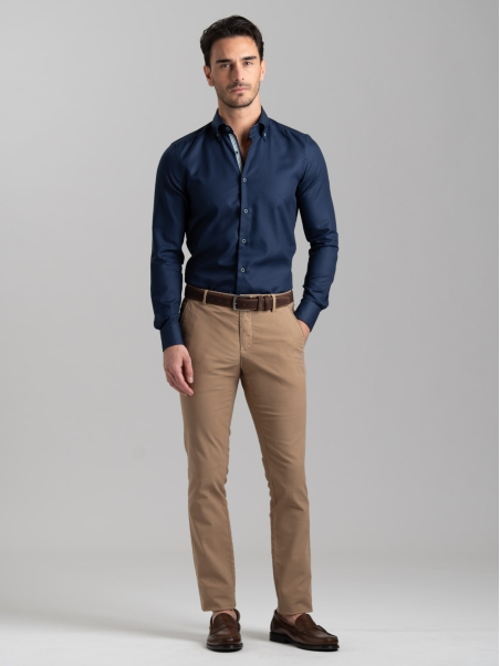 Camicia uomo blu armaturata con collo button down