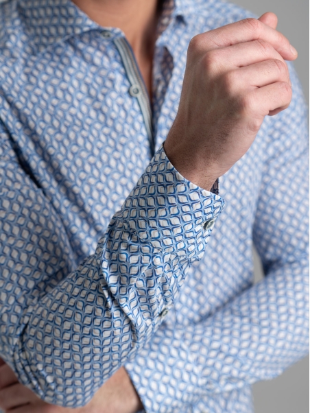 Camicia uomo fantasia geometrica con collo semi francese