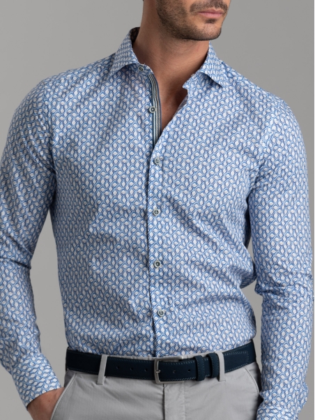 Camicia uomo fantasia geometrica con collo semi francese