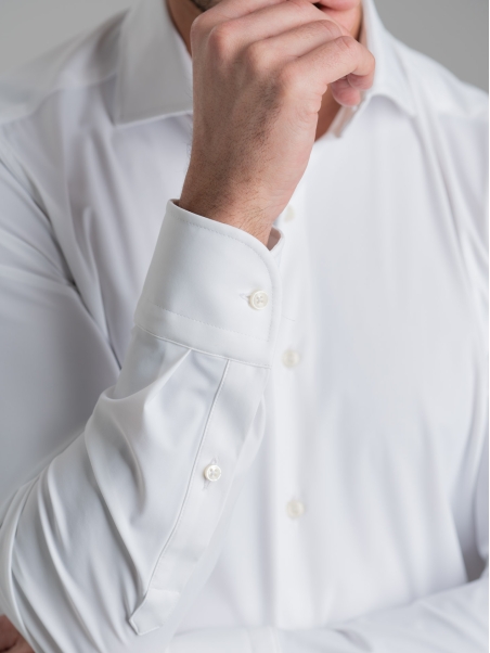 Camisa blanca TECNO de hombre con cuello semifrancés