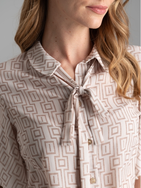 Camicia donna fantasia geometrica con manica a campana