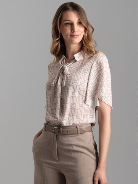 Camicia donna fantasia geometrica con manica a campana