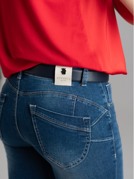 Jeans donna cinque tasche a sigaretta lavaggio medio