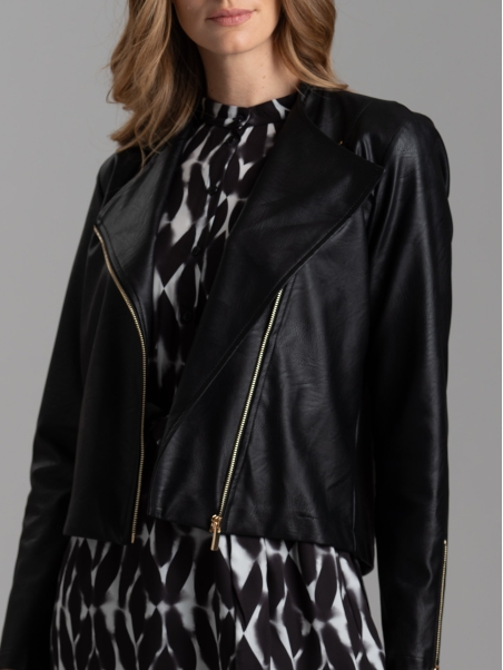 Chaqueta con cremallera de piel sintética martillada para mujer
