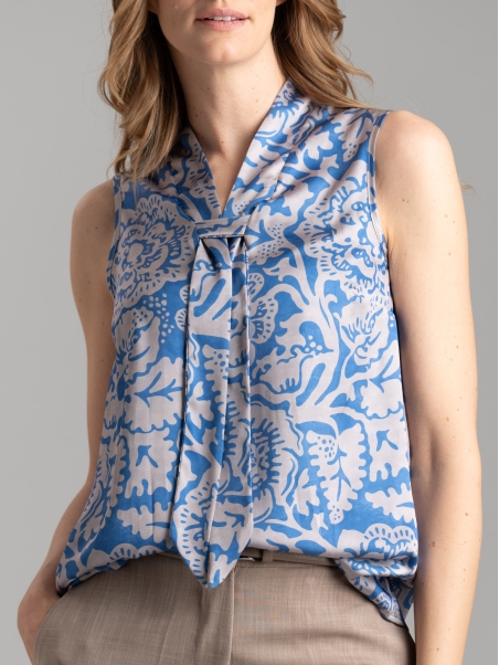 Camicia donna smanicata con collo a scialle