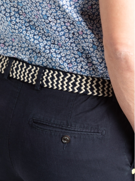 Bermudas de hombre en mezcla de lino con detalles de color