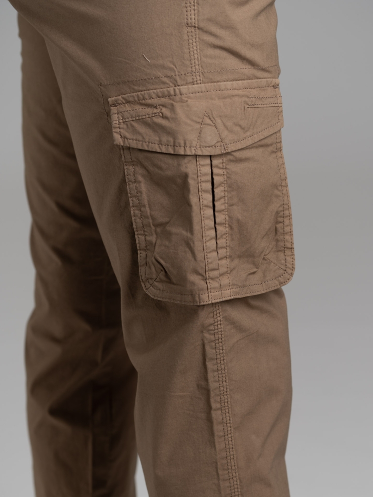 Pantalón cargo de hombre en popelín superligero con cordón de ajuste