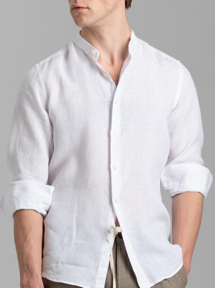 Camicia uomo bianca di lino con collo alla coreana