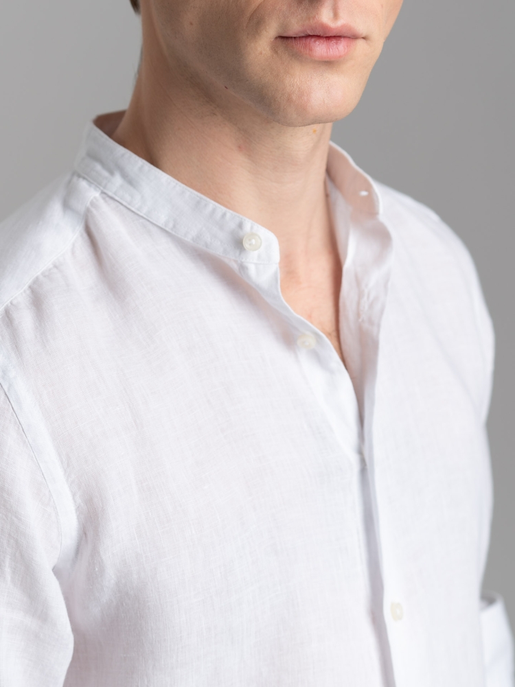 Camicia uomo bianca di lino con collo alla coreana