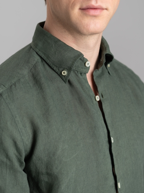 Camicia uomo di lino verde con collo button down