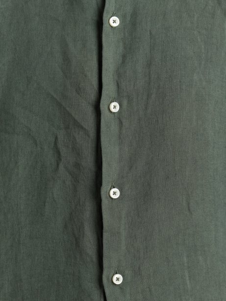 Camicia uomo di lino verde con collo button down 2