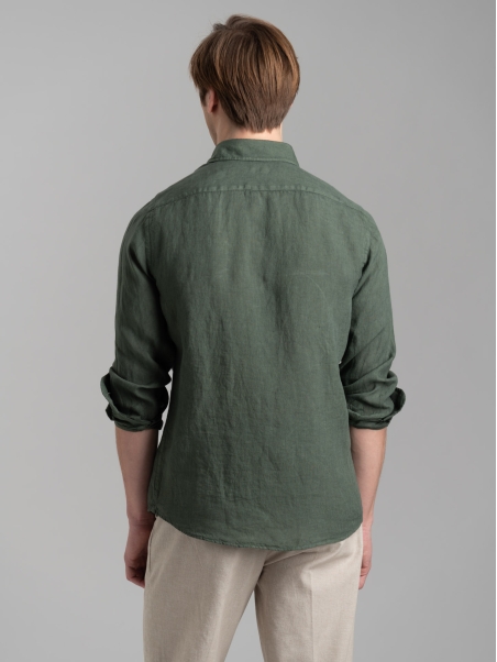 Camisa de hombre de lino verde con cuello abotonado