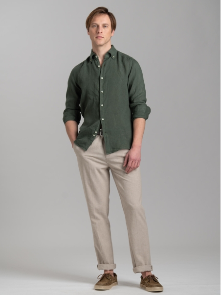 Camisa de hombre de lino verde con cuello abotonado