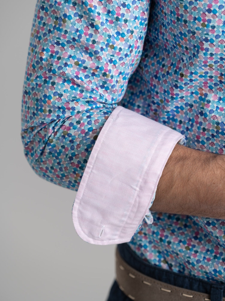 Camicia uomo a pois effetto acquerello con collo button down