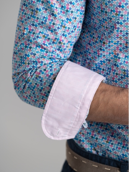 Camicia uomo a pois effetto acquerello con collo button down