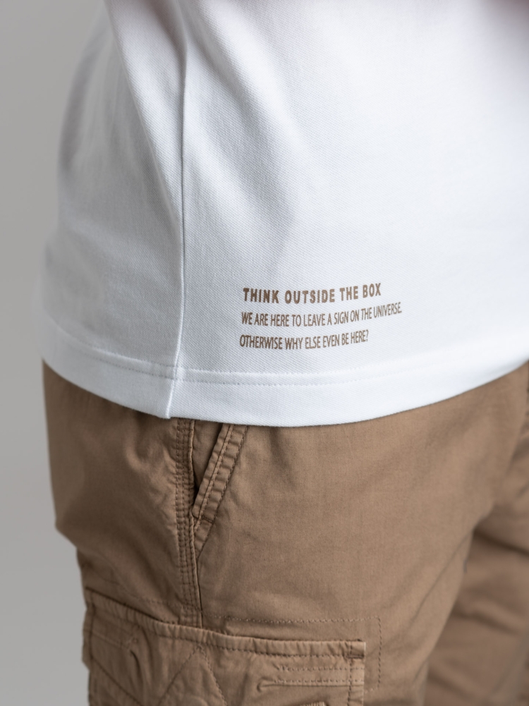 Camiseta de hombre de algodón elástico con detalles en contraste