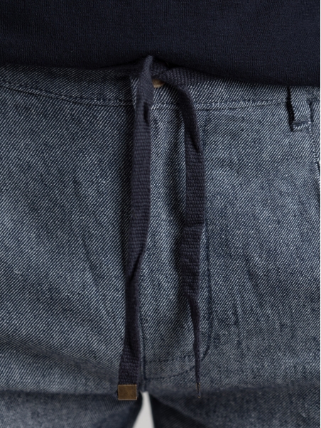 Bermuda uomo in misto lino tinto filo con coulisse e pinces