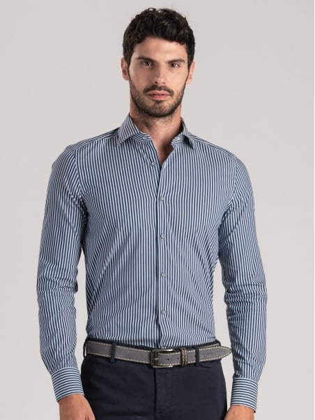 Camisa de hombre a rayas azules con detalles grises