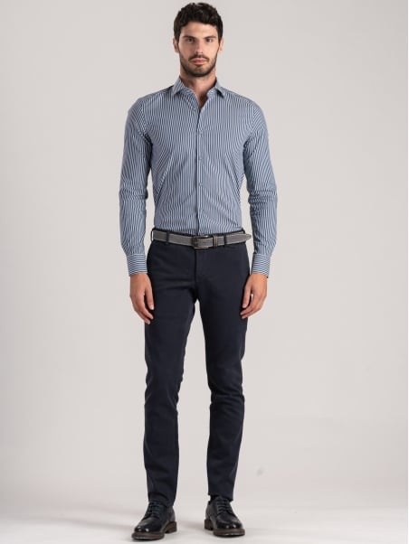 Camisa de hombre a rayas azules con detalles grises