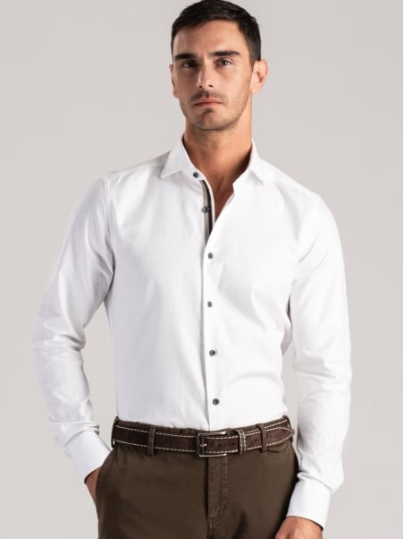 Camisa azul de espiga para hombre con cuello semidesplegado