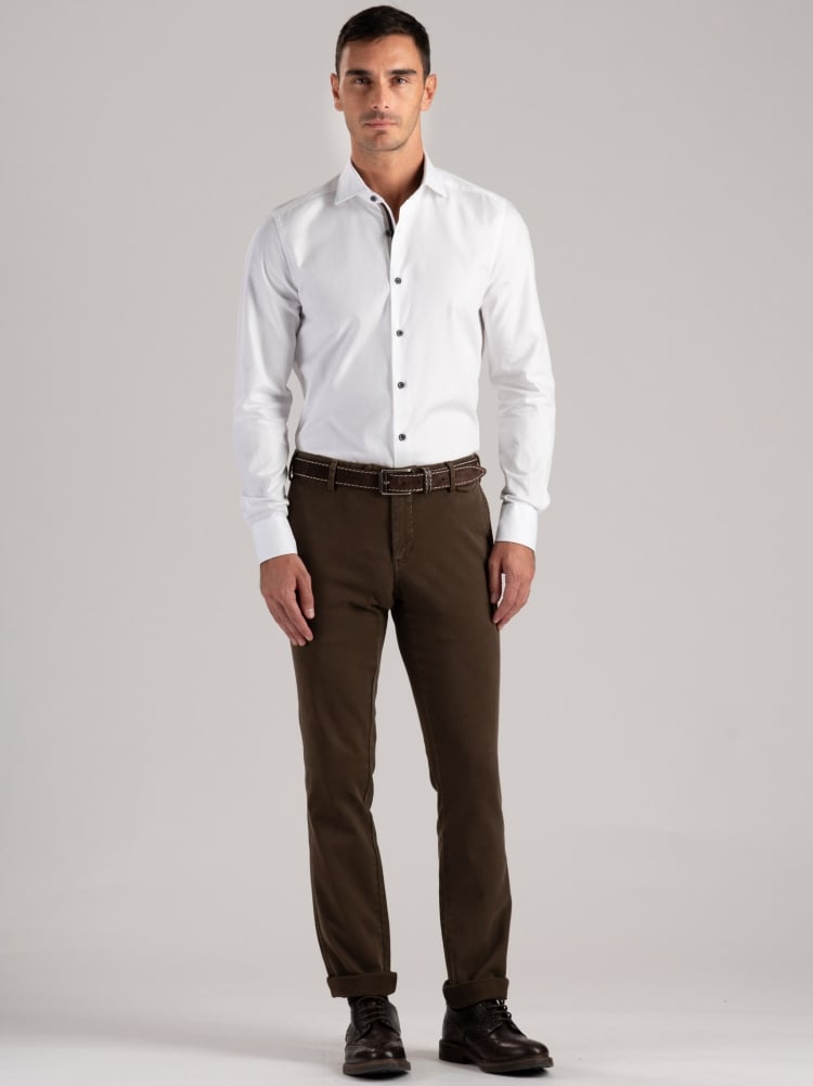 Camisa azul de espiga para hombre con cuello semidesplegado