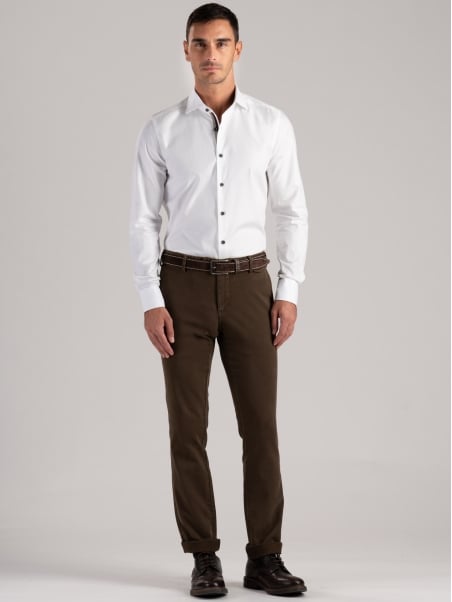 Camisa azul de espiga para hombre con cuello semidesplegado