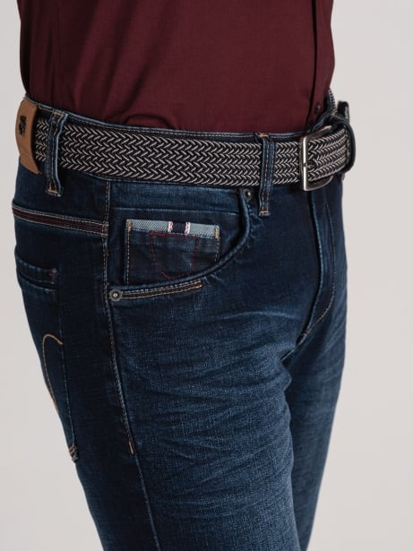 Vaqueros de 5 bolsillos para hombre con contrastes en burdeos 2